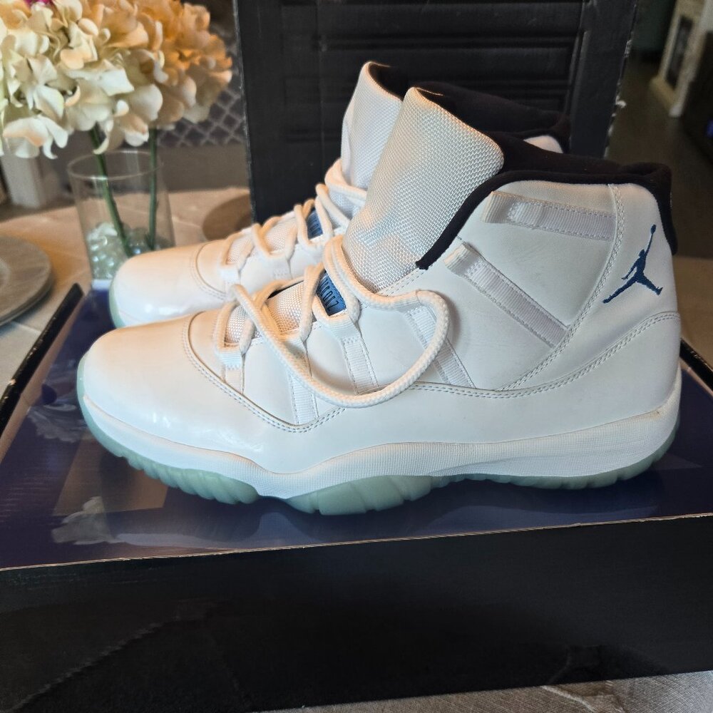 Jordan 11 retro high legend blue size 13